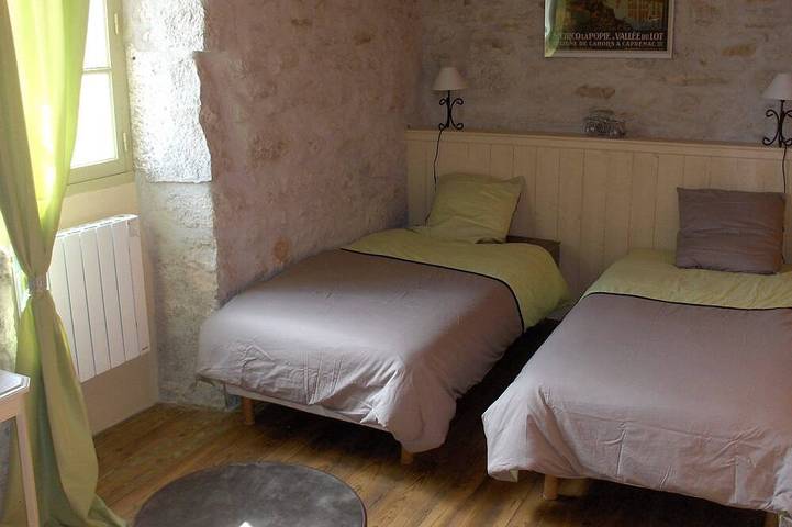 Location de vacances pour 5 personnes, avec terrasse et jardin à Tour-de-Faure - 3