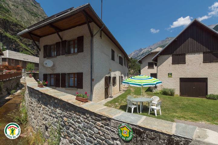 Gîte pour 6 personnes, avec jardin et terrasse