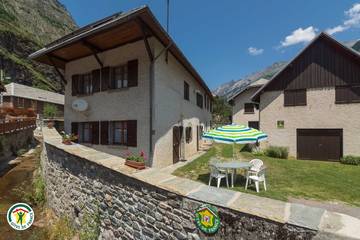 Gîte pour 6 personnes, avec terrasse et jardin à Chantelouve