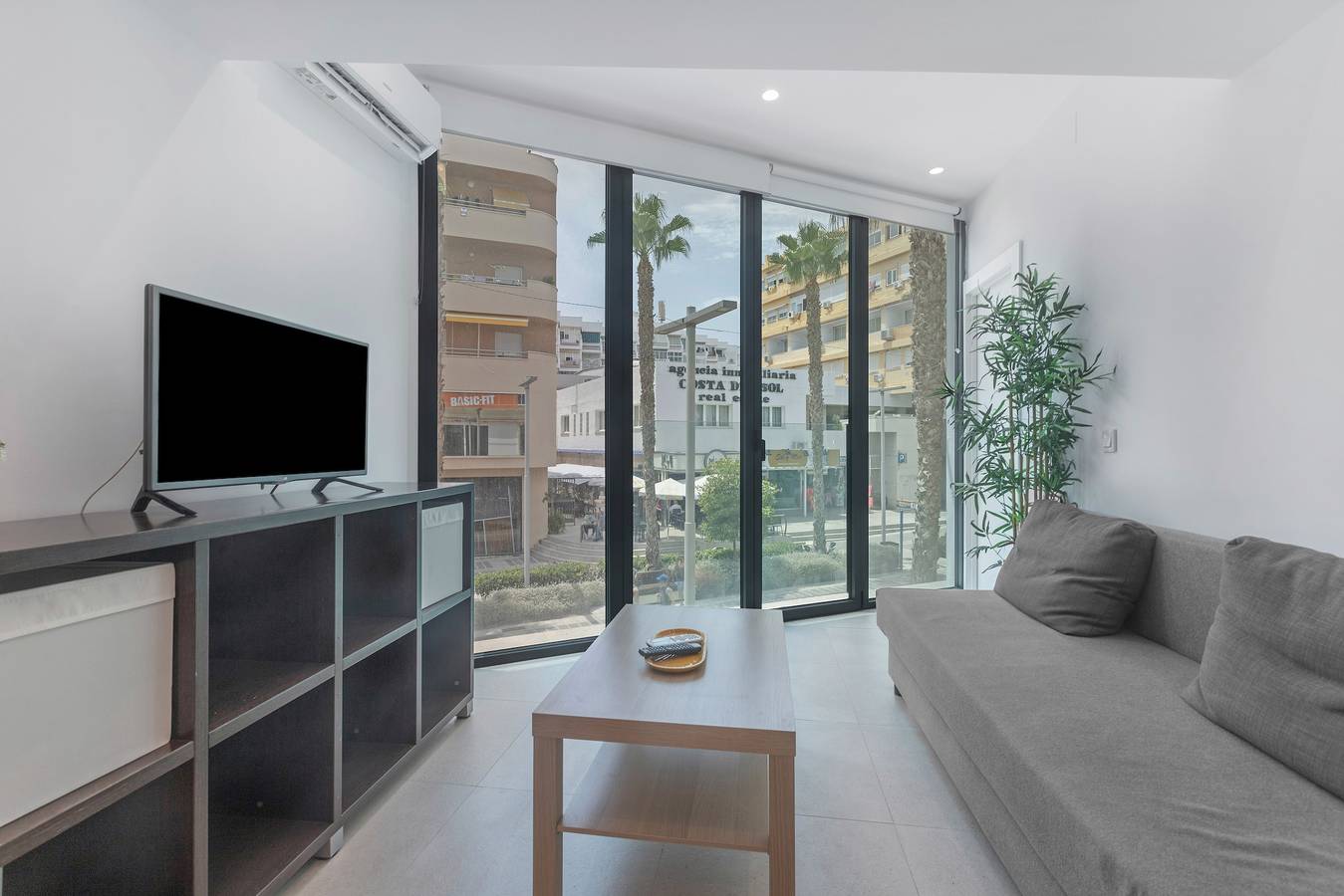 Ganze Wohnung, Ferienwohnung 'Zimmer 3' mit Wi-Fi und Klimaanlage in Torremolinos Zentrum, Torremolinos