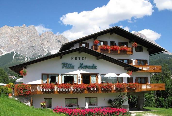 Hôtel pour 3 personnes, avec Balcon et Terrasse ainsi que Jardin et Vue à Cortina d'Ampezzo