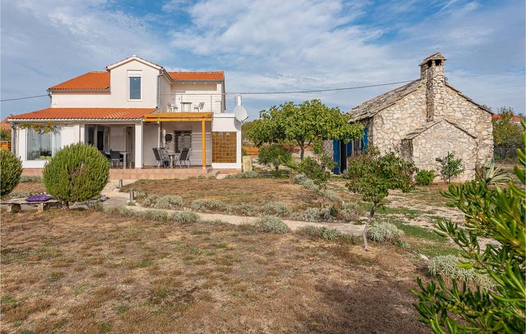 Charmante 2-Zimmer-Wohnung mit Pool und Parkplatz in der Nähe des Flusses Guduča in Skradin, Šibenik-Knin