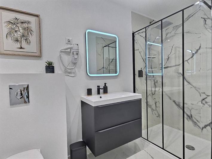 Gîte pour 4 personnes, avec vue et terrasse, adapté aux familles à Gerde (homonymie) - 3