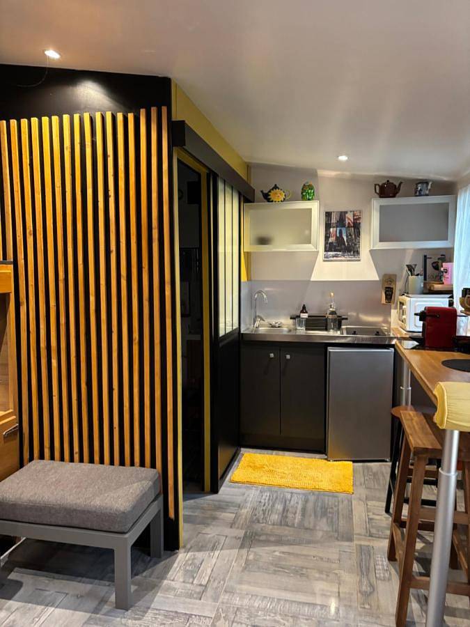 Gîte pour 2 personnes, avec Terrasse et Jardin ainsi que Piscine et Vue à Launaguet - 4