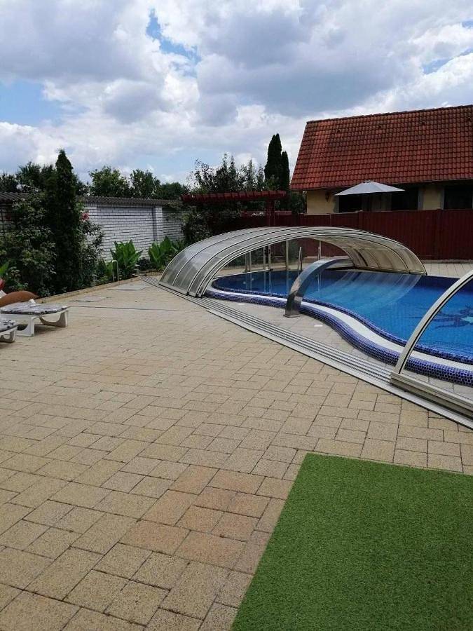 Ferienhaus für 10 Personen, mit Pool und Garten sowie Sauna in Balatonszabadi
