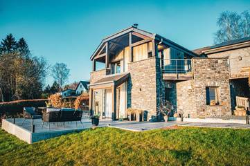 Gîte pour 4 personnes, avec sauna ainsi que jardin et jacuzzi à Herbeumont