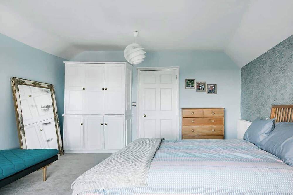 Grade Ii Listed 17th-Century Rectory with Sea Views in Cornwall