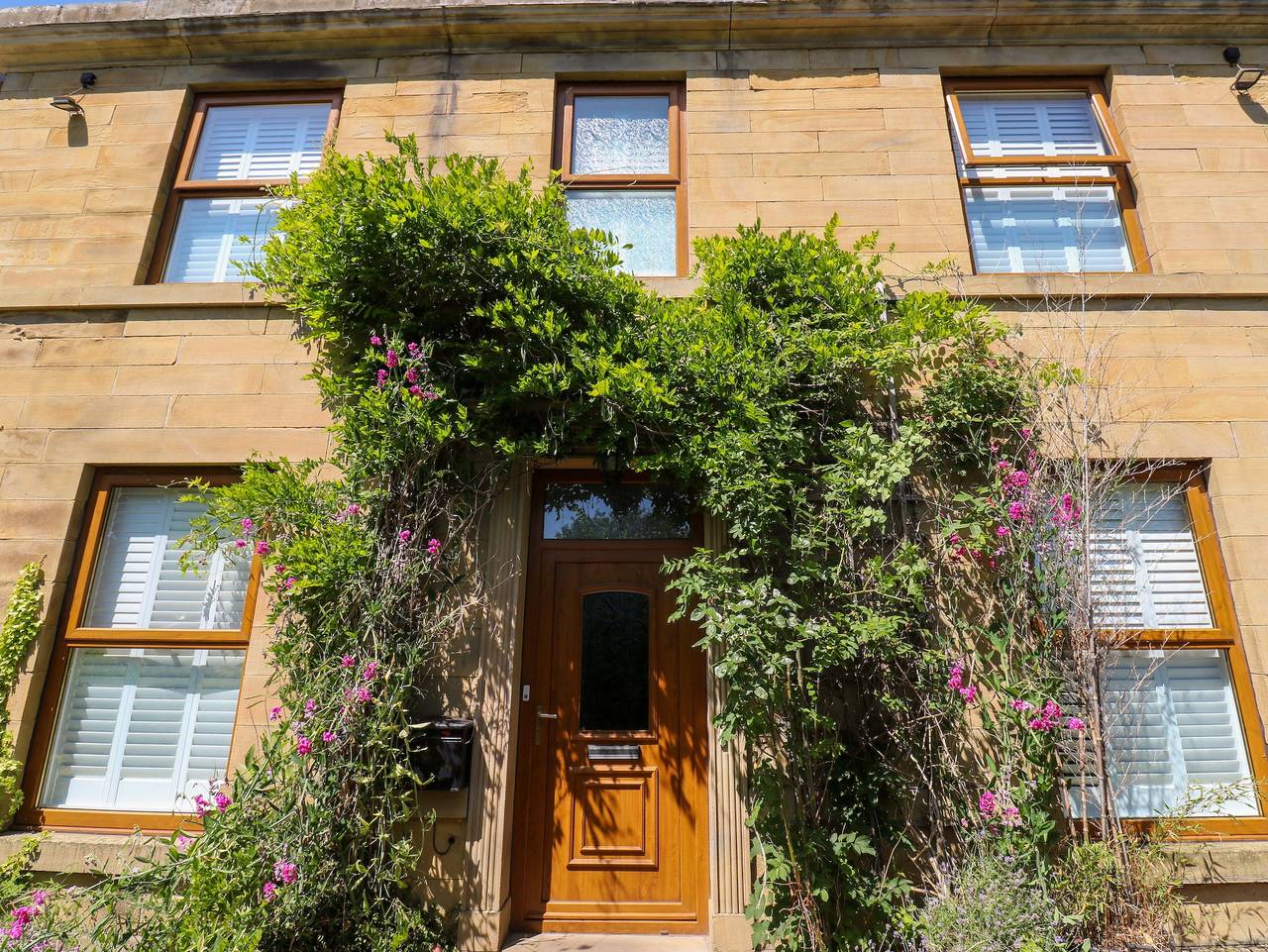 The Old Post Office - Pet Friendly Group Stays in Holmfirth in Holmfirth, West Yorkshire