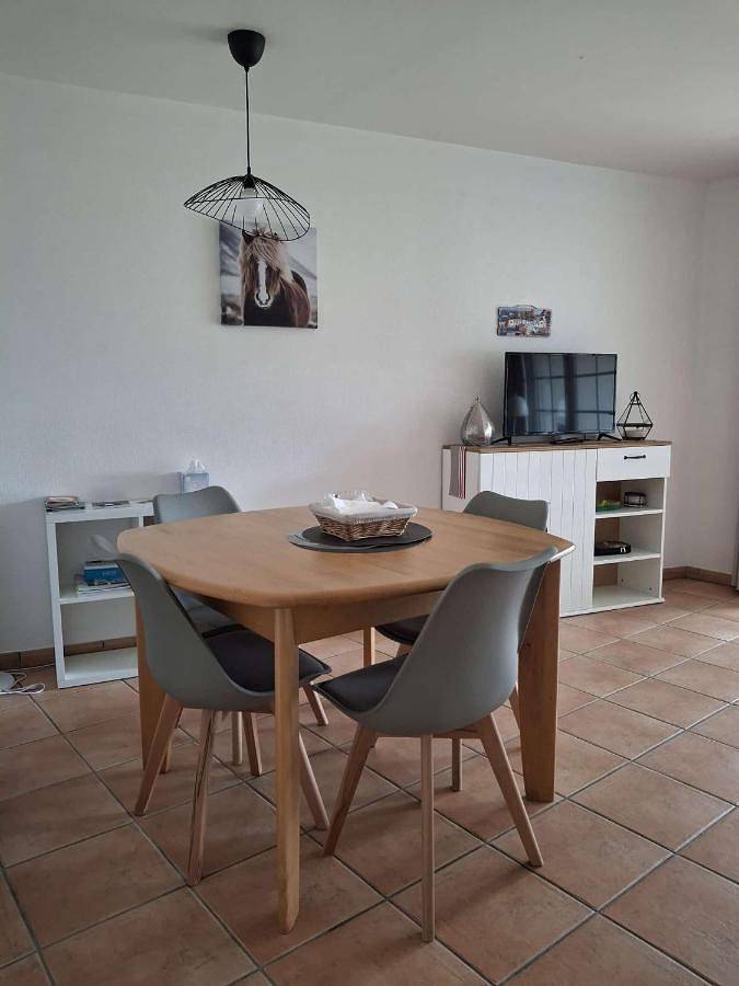 Gîte pour 4 personnes, avec piscine ainsi que vue et balcon à Uhart-Cize - 3