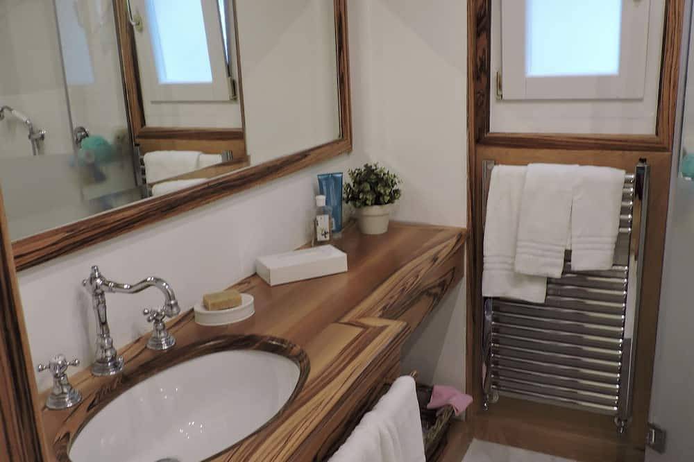 Entire apartment, Newly Renovated Home With Stunning Views in Positano, Sorrento Coast