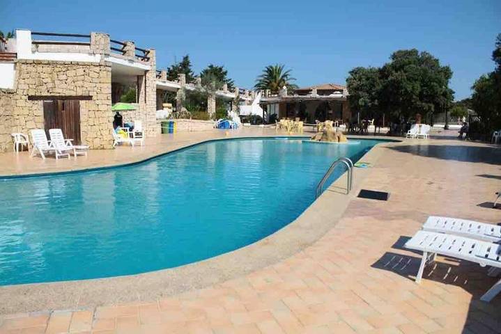 Location de vacances pour 8 personnes, avec terrasse ainsi que piscine et vue, animaux acceptés dans Sole Ruiu - 4