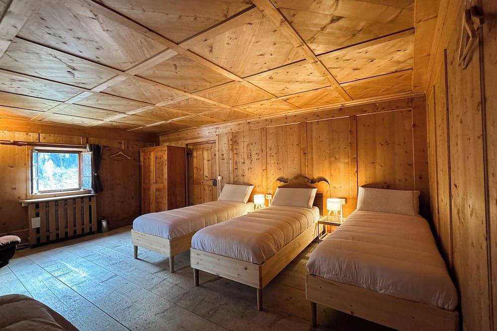 Chalet from 1792, authentic alpine soul full of tradition and history without filters in Livinallongo del Col di Lana, Dolomiti Superski