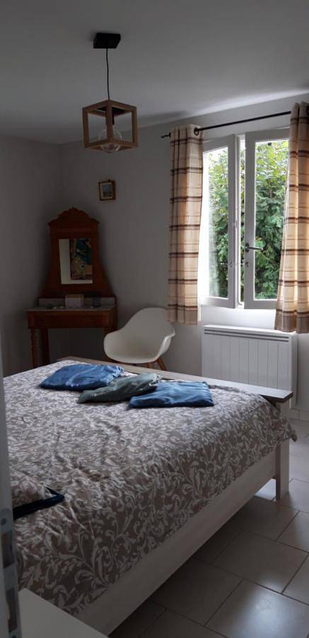 Double or Twin Room with Private Bathroom in Estréelles, Région de Montreuil