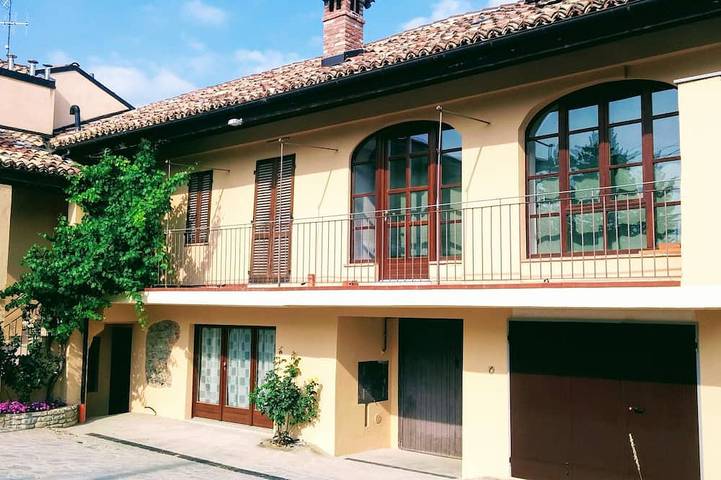 Gîte pour 4 personnes, avec jardin ainsi que balcon et piscine à Serralunga d'Alba