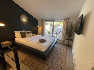 Gîte pour 4 personnes, avec jardin ainsi que piscine et balcon à Trèbes