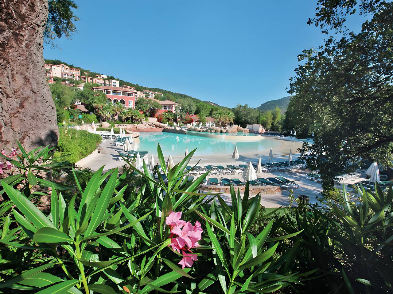 Casa vacanze 'Air-conditioned 2 Bedroom' con vista mare, Wi-Fi e aria condizionata in Grimaud, Costa mediterranea (Francia)