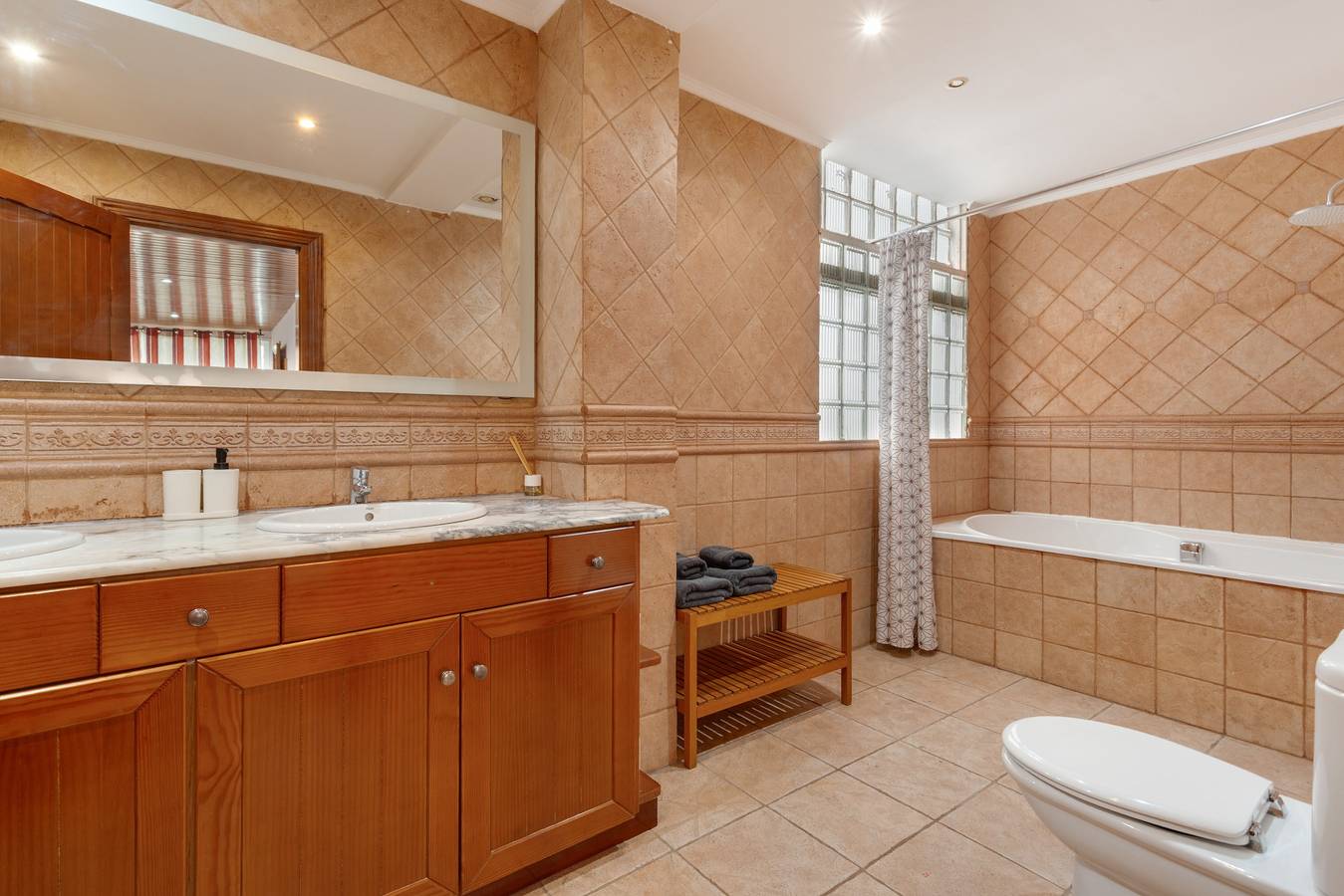 Studio entier, Studio de vacances « Chambre centrale avec salle de bain » et Wi-Fi in Distrito Salud-La Salle, Santa Cruz de Tenerife