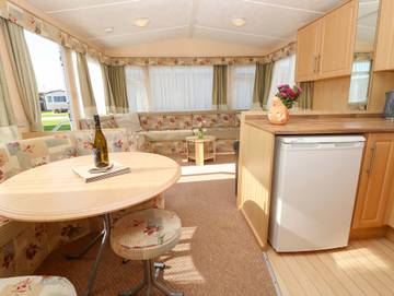 Caravan for 6 People in West Wittering, West Sussex, Photo 3