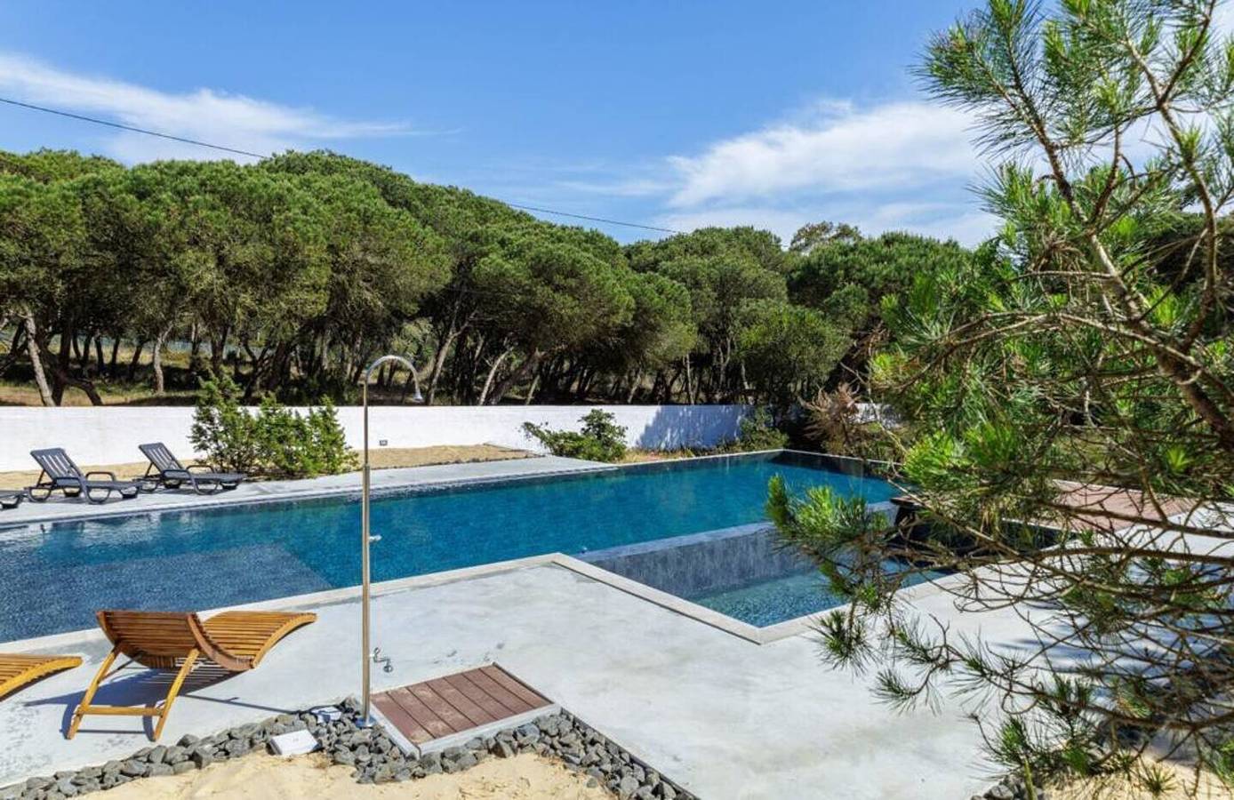 Casa de vacaciones 'Pueblo Forestal T2' con vistas a la montaña, piscina compartida y Wi-Fi in São João das Lampas e Terrugem, Costa de Lisboa