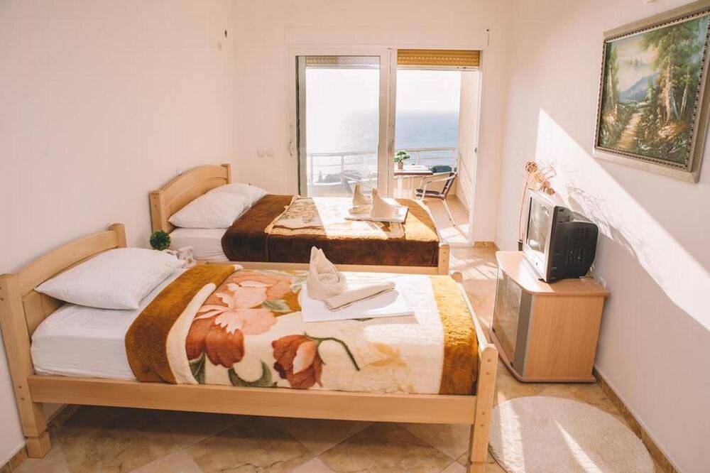 Triple studio with sea view private balcony and kitchenette in Ulcinj, Dulcigno