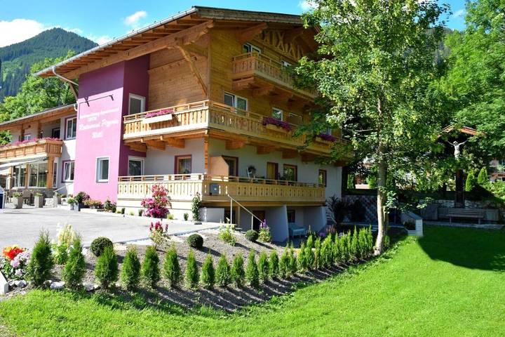 Vakantiewoning voor 8 personen, with Balkon and Tuin as well as Uitzicht in Lermoos