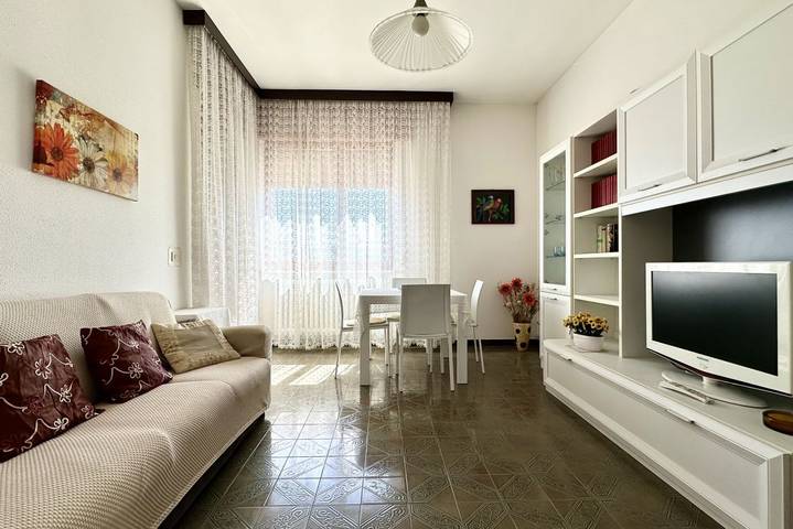 Entire apartment, Se081 - Marotta, three-room apartment 100 meters from the sea in Marotta, Mondolfo Region