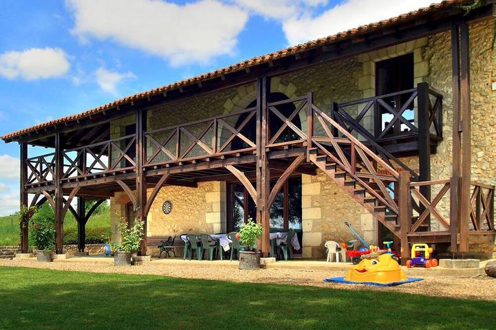 Location de vacances pour 10 personnes, avec Balcon et Jardin à Bussac