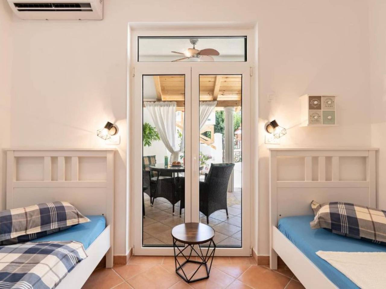 Ganze Wohnung, Two Bedroom Apartment With Terrace And Garden View in Novalja, Pag