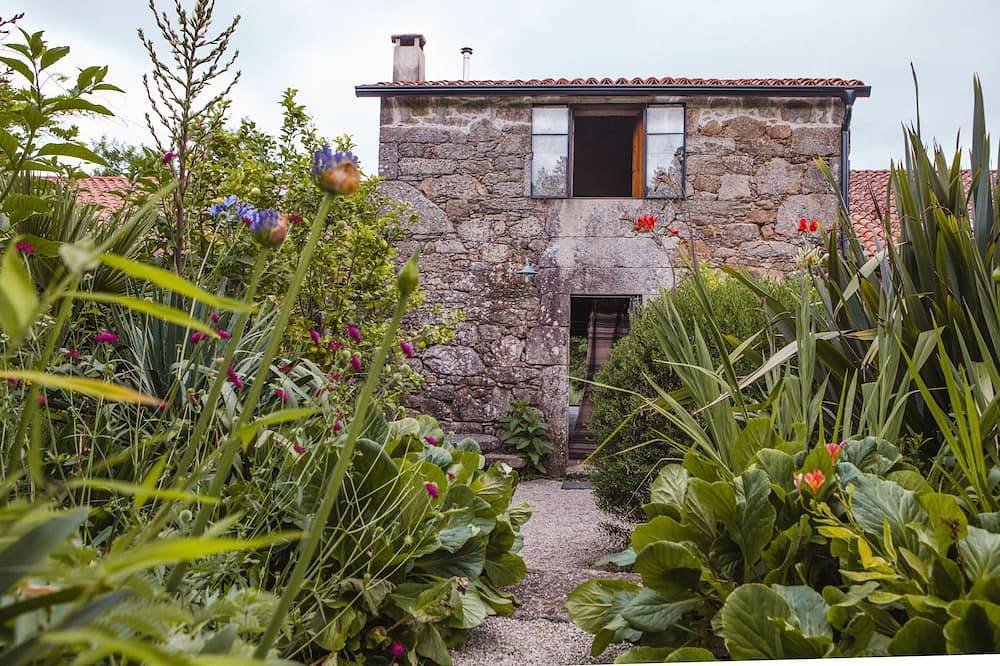 Una de dos casitas privadas y íntimas. Rodeada de naturaleza. in Moraña, Provincia de Pontevedra