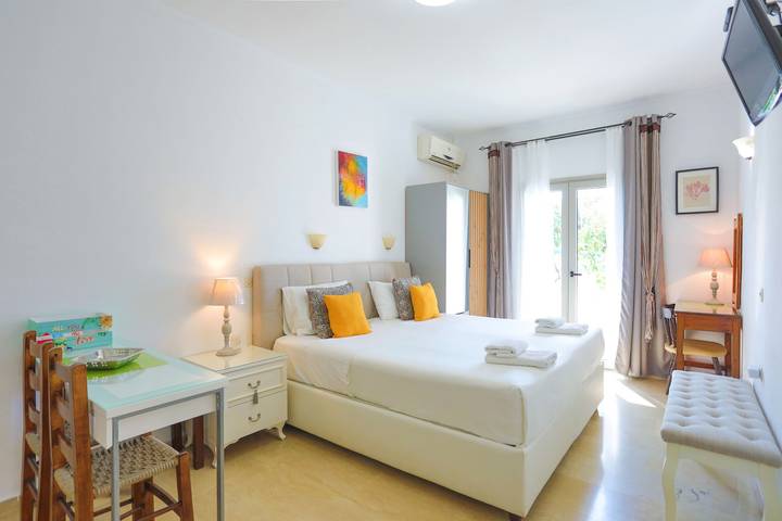 Gîte pour 2 personnes, avec jardin dans Kassiopi - 3