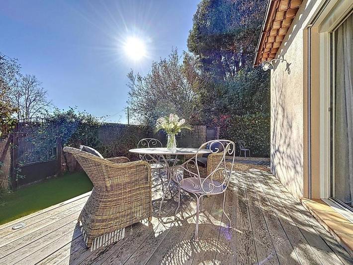 Location de vacances pour 3 personnes, avec jardin et vue, animaux acceptés à Valbonne - 2