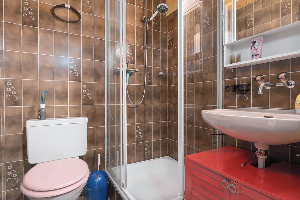 Ganze Wohnung, Cozy Diemtigtal Maisonette - Alpine Charm, Parking in Diemtigen, Frutigen - Lenk - Adelboden