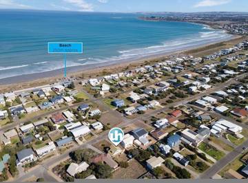 Holiday Home for 8 People in Middleton (South Australia), South Australia, Photo 1