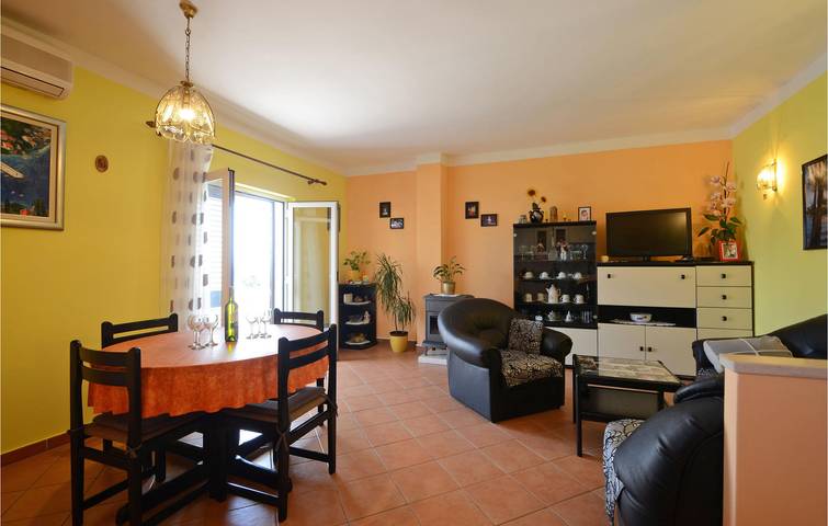 Ganze Ferienwohnung, Urlaub am Meer: 2-Zimmer-Wohnung mit Terrasse und Parkplatz, 200 m vom Strand entfernt in Račišće (Dalmatien), Korcula