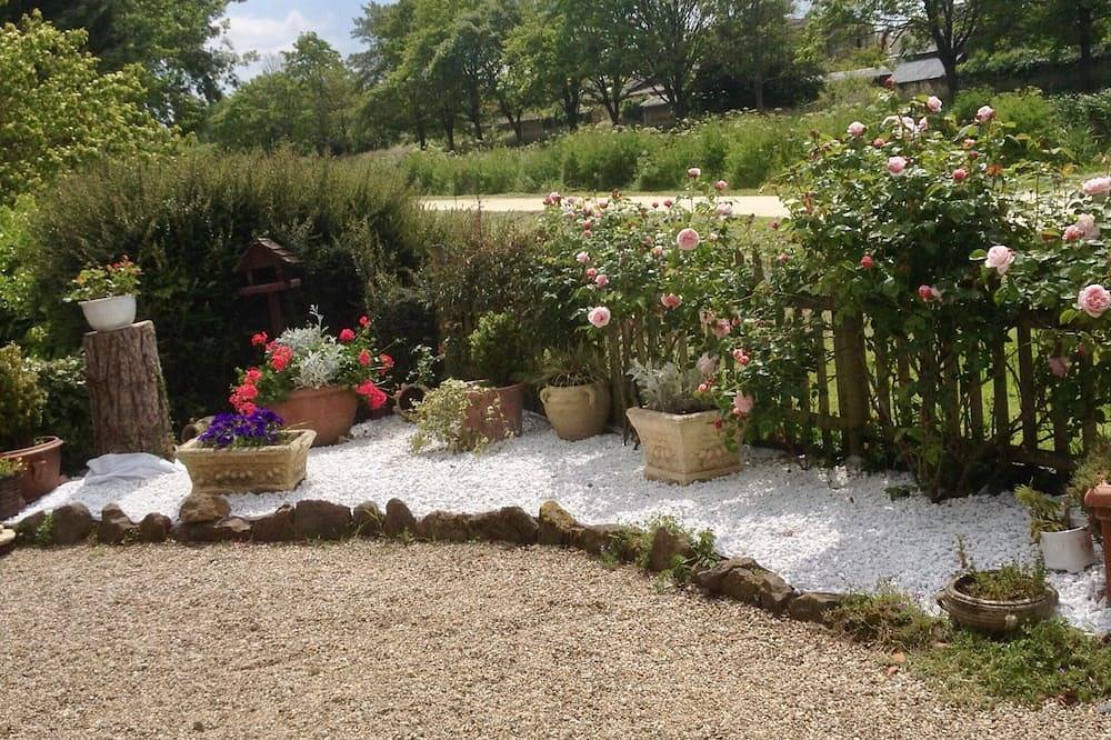 2 bedroom family canalside character cottage with jaccusi and 10 mn to Dinan in Betton, Région de Rennes