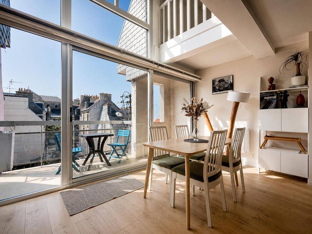 Appartement entier, Appartement moderne baigné de lumière en centre-ville in Douarnenez, Région de Quimper