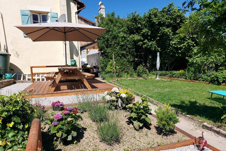 Location de vacances pour 4 personnes, avec Terrasse et Jardin à Confolens