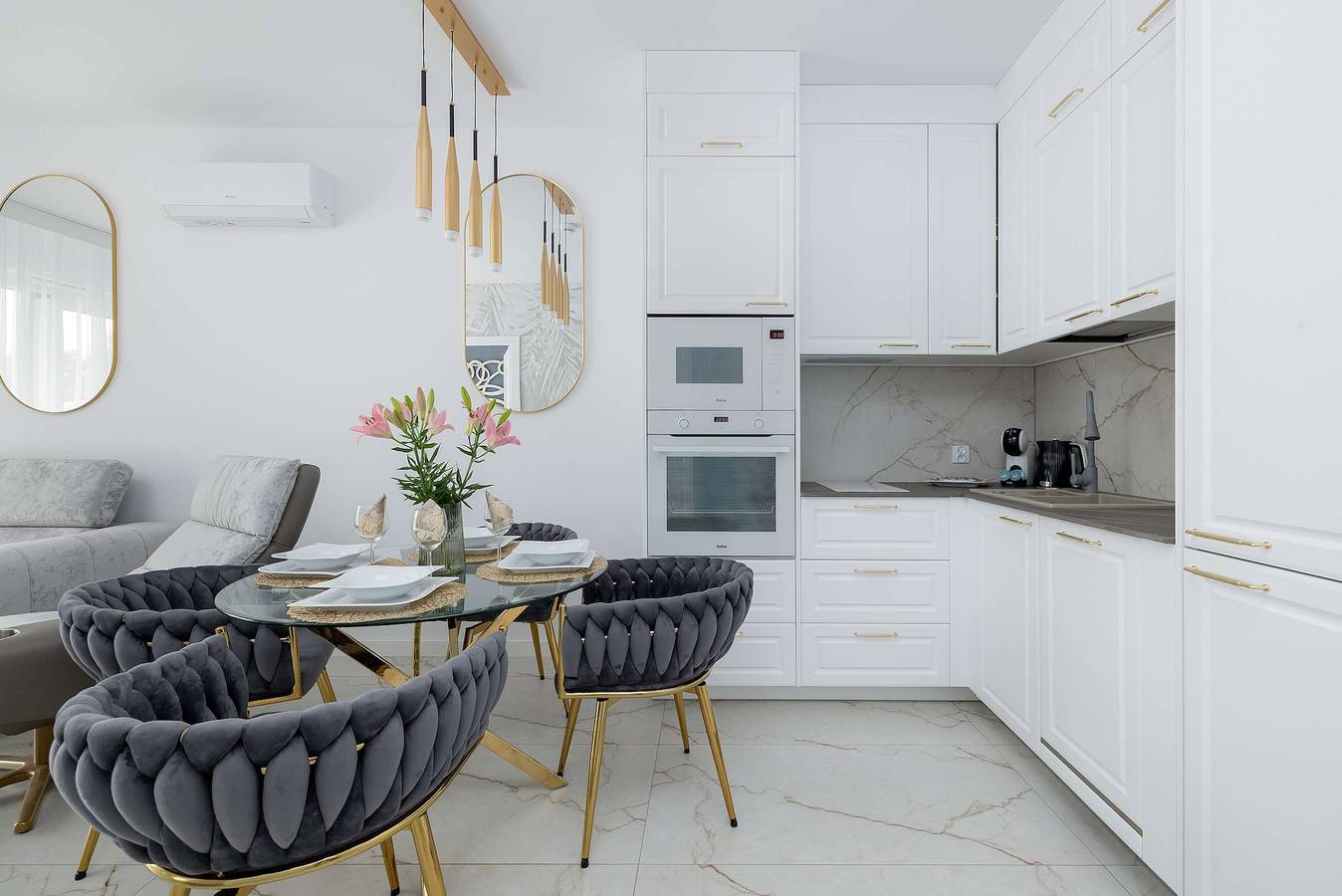 Appartement entier, Elegant Apartment with Terrace | Air Conditioning | Close to the Beach in Ustronie Morskie, Baltic Sea Pomerania