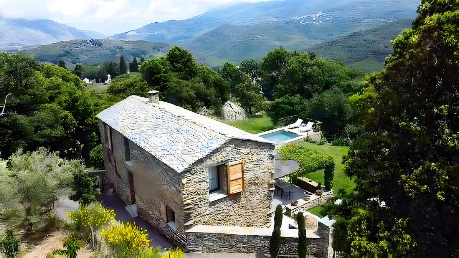 Chambre 'Chambre 1 - 1er Étage' avec vue sur la montagne, Wi-Fi et climatisation in Murato, Région de Calvi