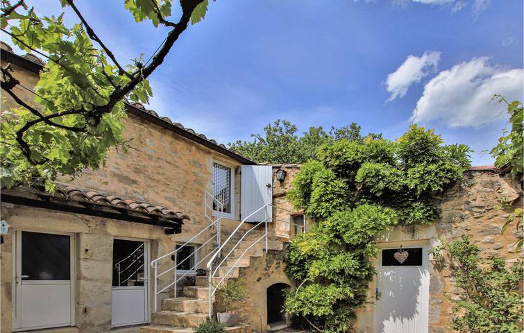 Appartement Laupie avec piscine et parking. in Bonlieu-sur-Roubion, Région de nyons