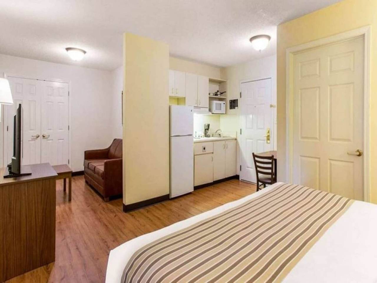 Entire apartment, Ada Queen Bed|Smk|Kitchen in Myrtle Beach, Grand Strand