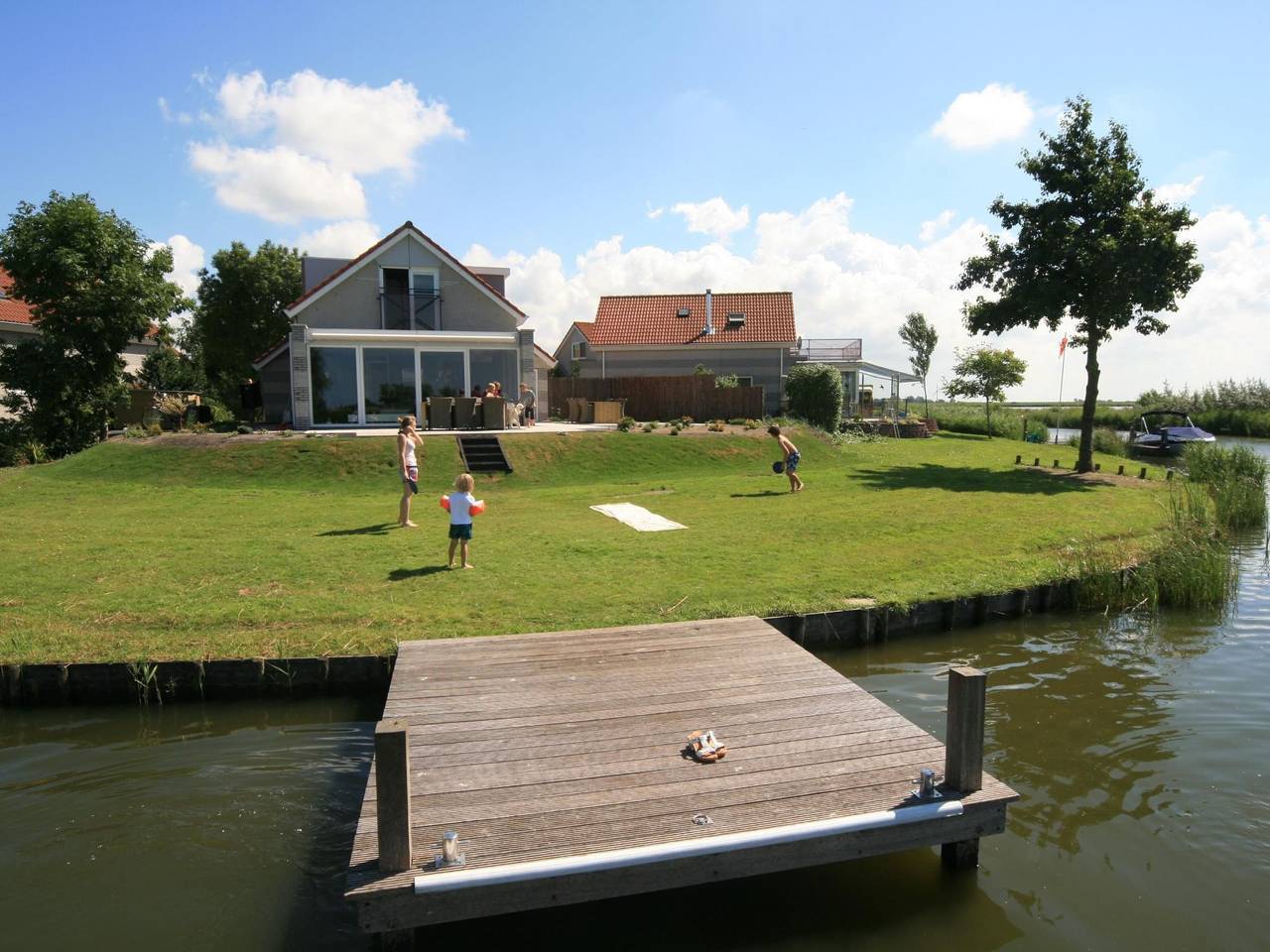 Modernes Ferienhaus mit Sauna und Whirlpool in Makkum, Ijsselmeer