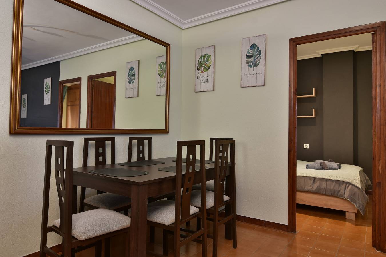 Entire apartment, Holiday Apartment "Gregorio" with Sea View, Balcony & Wi-Fi in Torrevieja, Costa Blanca
