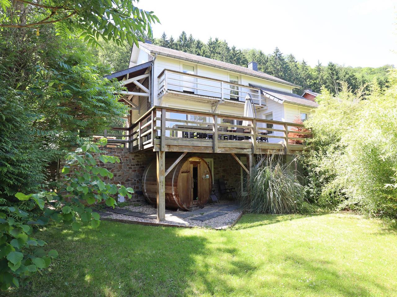 Gîte met sauna en mooie uitzicht op de natuur in Rendeux, Provincie Luxemburg