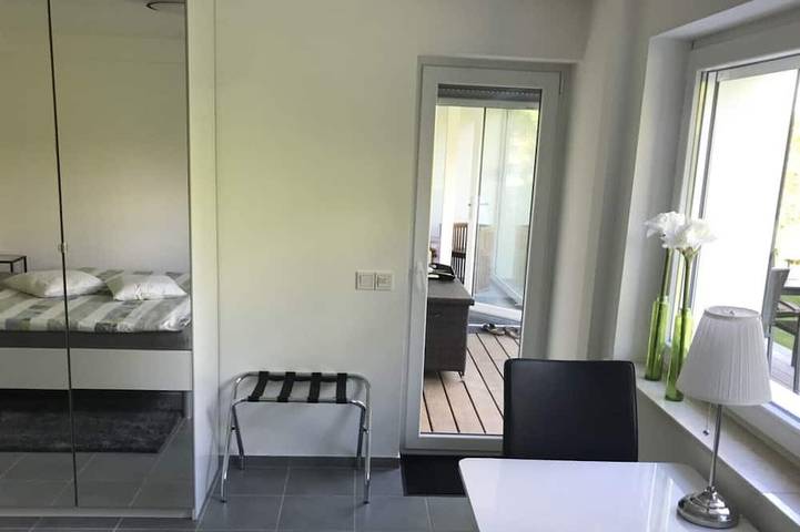 Ganze Wohnung, Ferienwohnung auf der Höri, Terrasse und Garten, 8 Minuten Fußweg zum Bodensee in Gaienhofen, Untersee