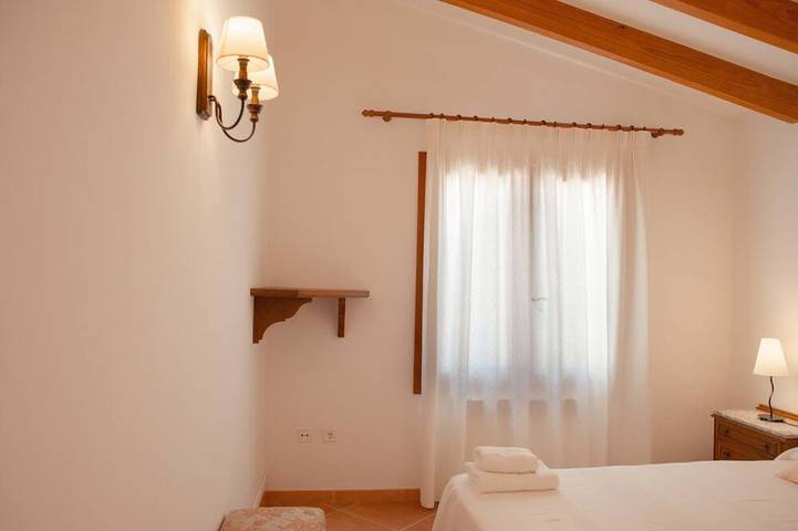 Einfamilienhaus Mit Pool Getrennt, Ländliches Haus Auf Einem Grundstück Von 35.000 M² in Selva, Mallorca Inselmitte