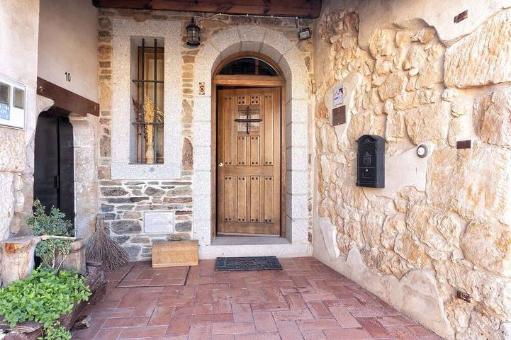 Gîte pour 6 personnes, avec Terrasse à Calvarrasa de Abajo