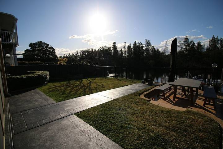 Holiday home for 16 people, with garden and balcony in Sussex Inlet