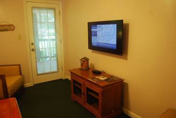 Log Cabin for 6 Guests in Lake Cumberland, Russell County, Picture 4