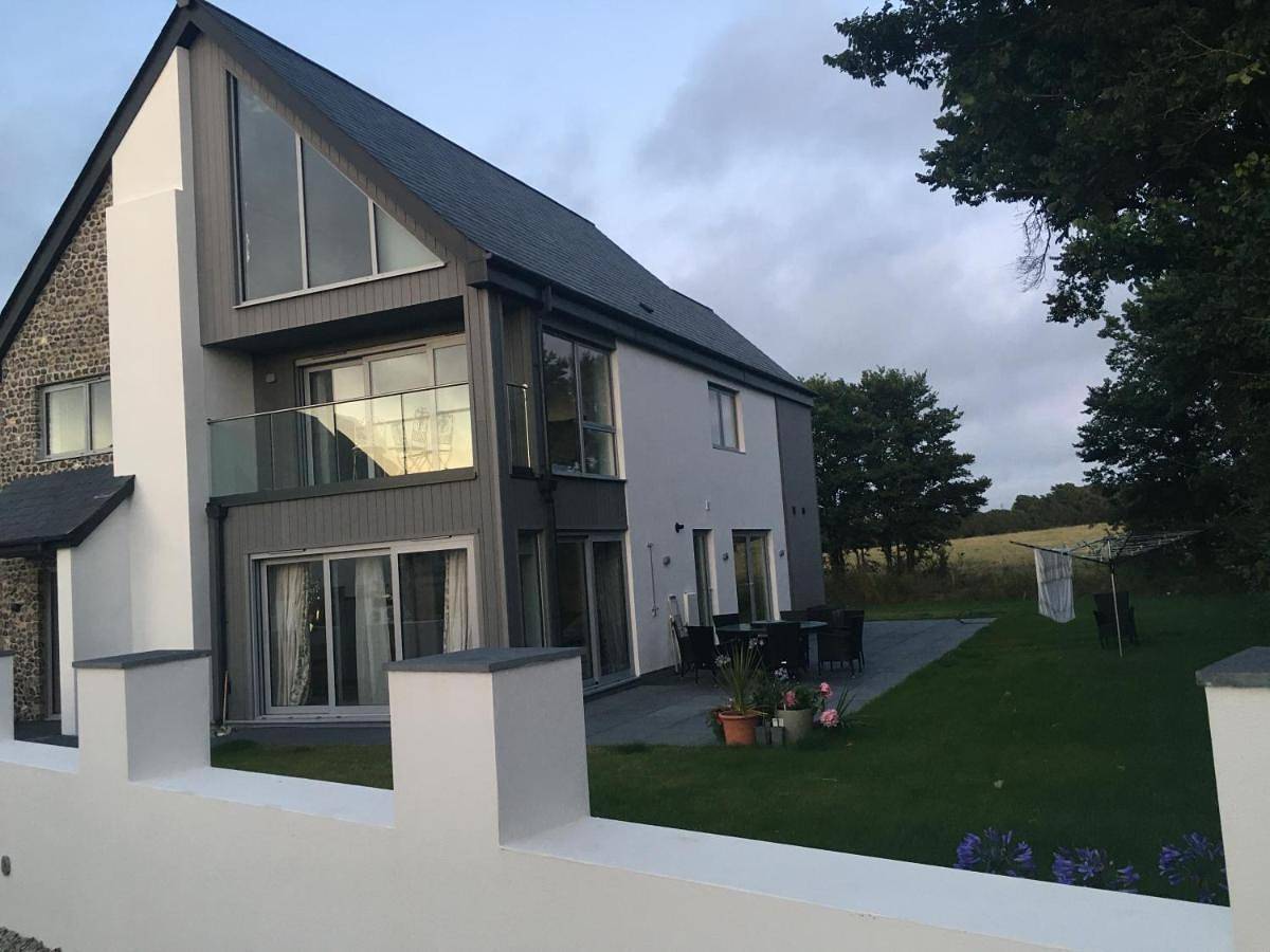Four-Bedroom House in Cornwall